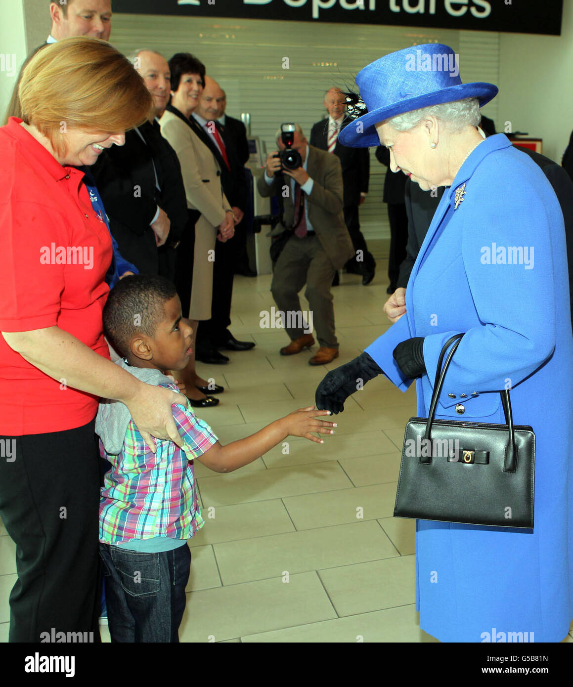 Queen Elizabeth II meeting Lali Saied age five from Richard House Hospice that is supported by London City Airport, during a visit the airport in Docklands. Stock Photo