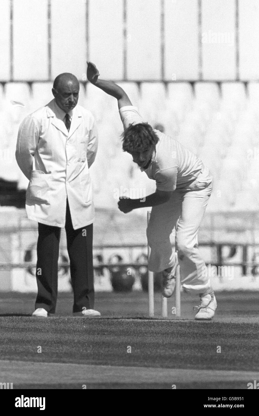 Cricket - Schweppes County Championship 1983 - Surrey v Gloucestershire - Kennington Oval. David Thomas in bowling action for Surrey. Stock Photo