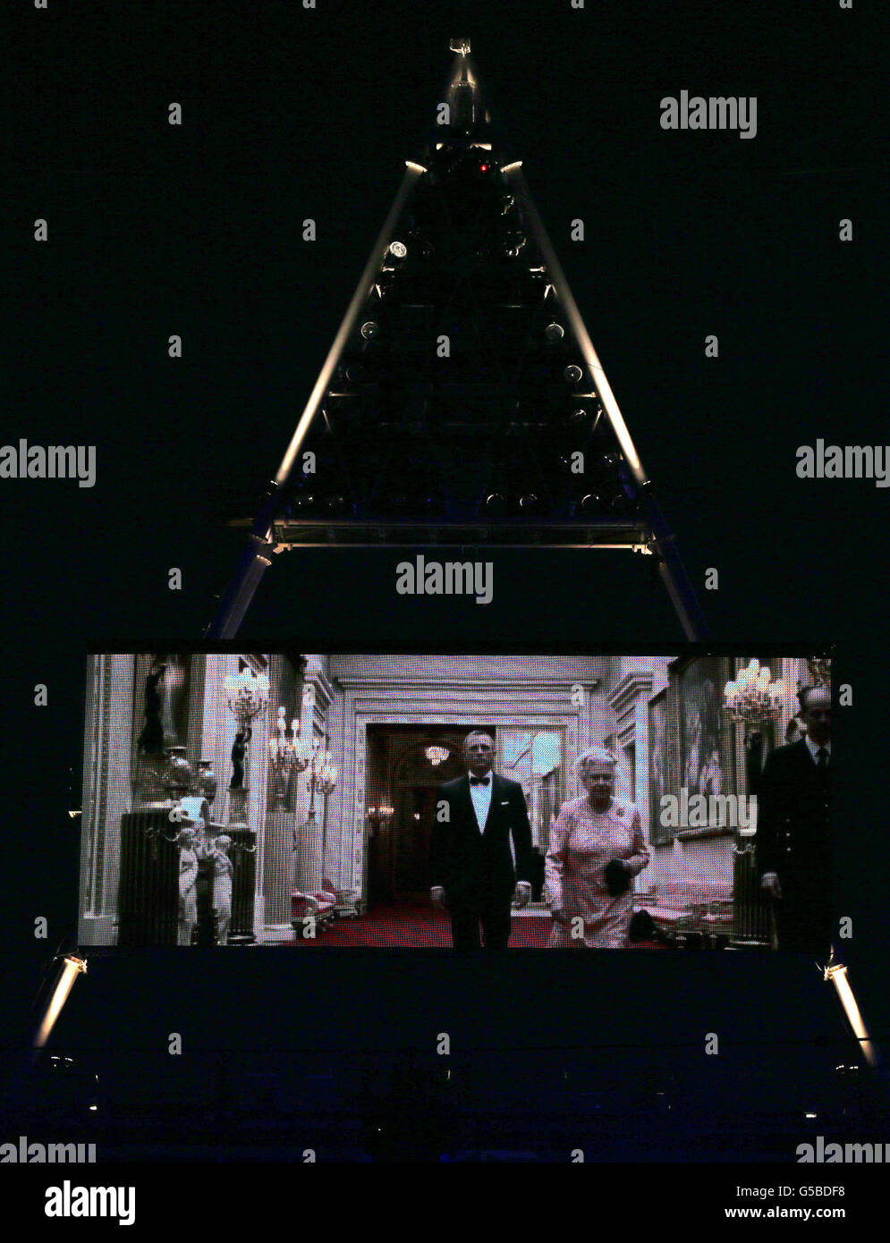 Queen olympics 2012 bond hires stock photography and images Alamy