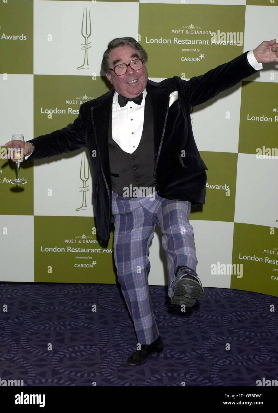 Comedian Ronnie Corbett During The Moet Chandon London Restaurant comedian-ronnie-corbett-during-the-moet-chandon-london-restaurant