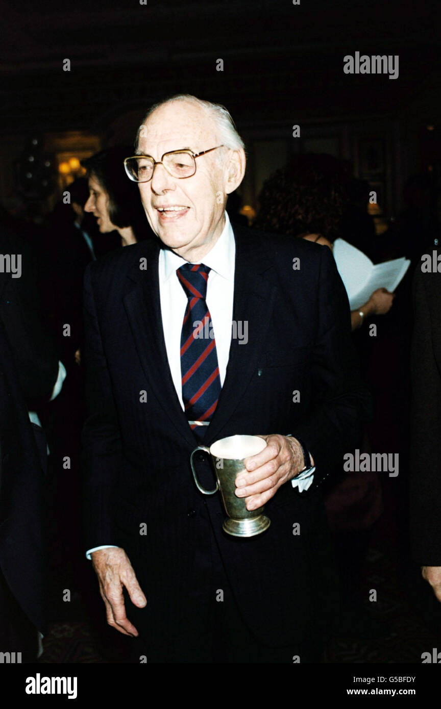 Denis thatcher at the oldie of the year at simpsons in the strand hi ...