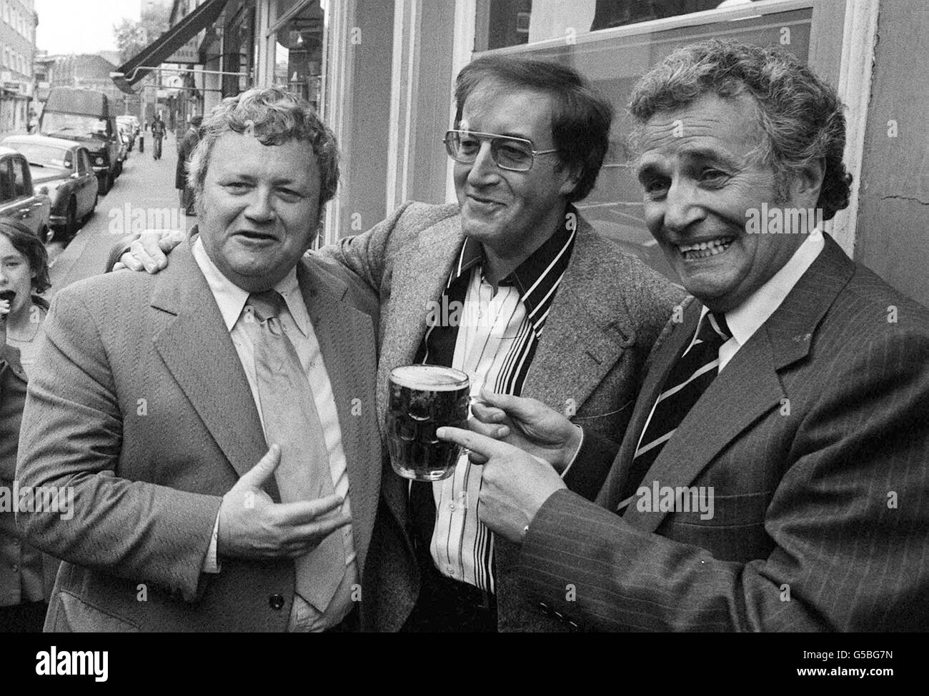 (L-R) Goon comedians Harry Secombe, Peter Sellers and Michael Bentine at a reunion at Grafton's pub, Westminister, the place where the programme ideas were hatched 25 years ago. * 11/4/2001: Comedy legend Sir Harry died Wednesday April 11, 2001, his daughter Jenny Secombe has said. Stock Photo