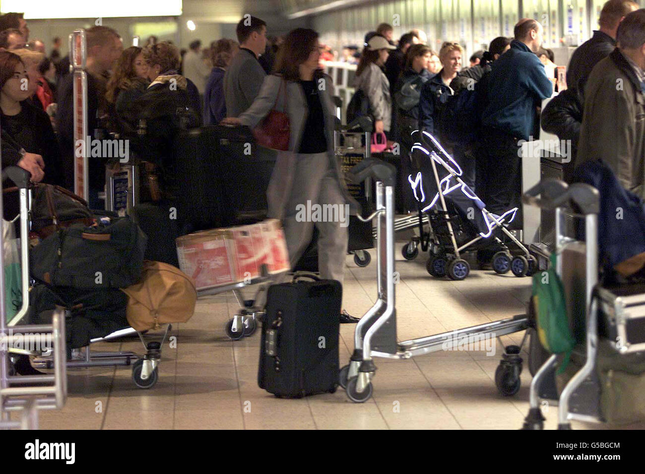 Check in desks luton airport hires stock photography and images Alamy