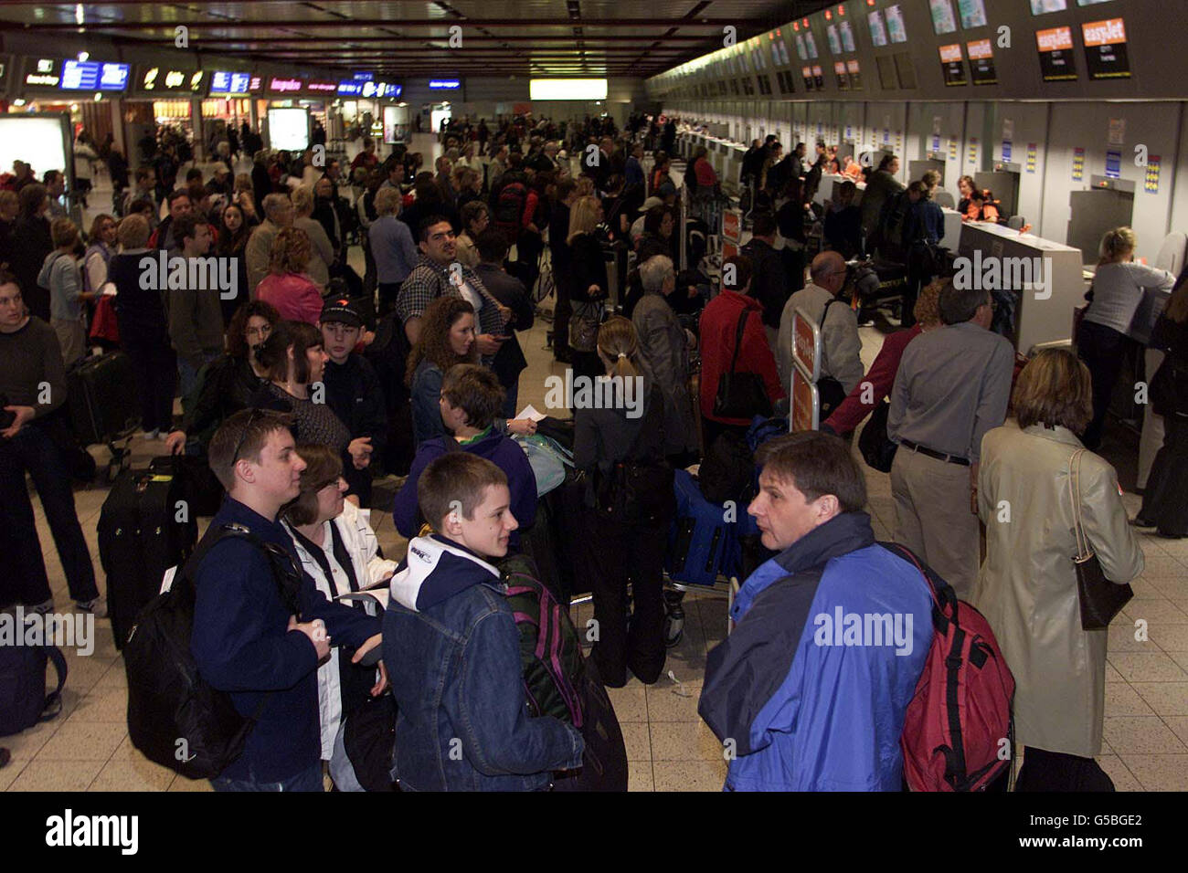 Check in desks luton airport hires stock photography and images Alamy