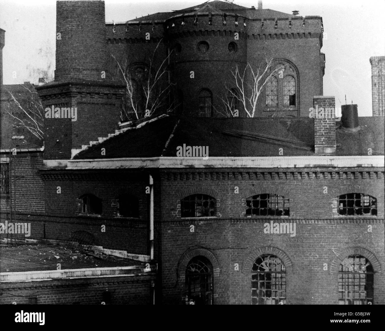 SPANDAU PRISON 1982: A section of the half-derelict Spandau Prison in the British sector of West Berlin, Germany. The prison is home of Adolf Hitler's former Deputy, Rudolf Hess (d.1987). Stock Photo