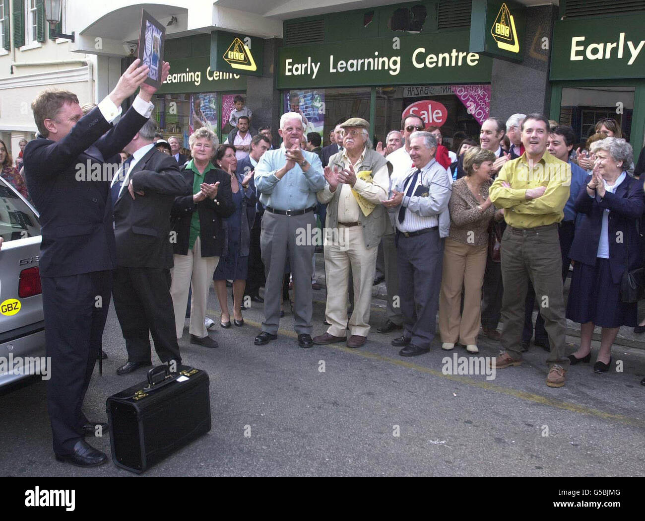 Queuing world record clapping applause hires stock photography and