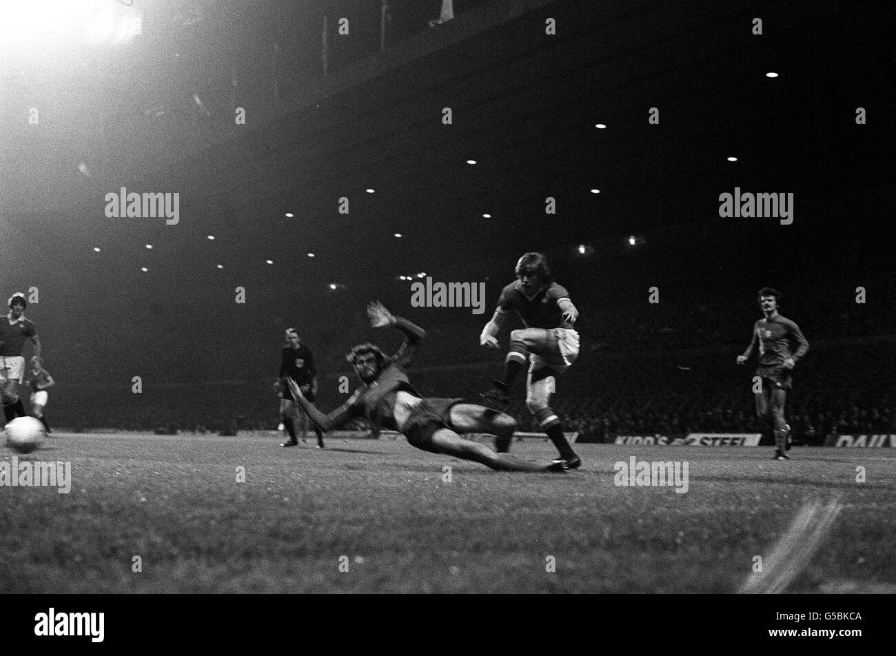 Manchester United's Sammy McIlroy's attempt at goal goes just wide as Ajax's Hulshof slides to tackle during the E.U.F.A Cup first round match at Old Trafford. Stock Photo