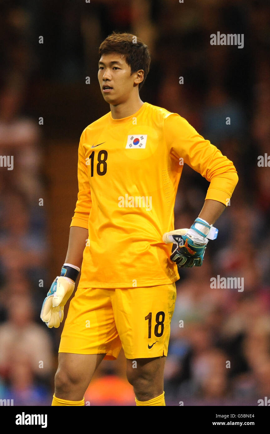 London Olympic Games, Day 8. South Korea goalkeeper Bumyoung Lee Stock Photo
