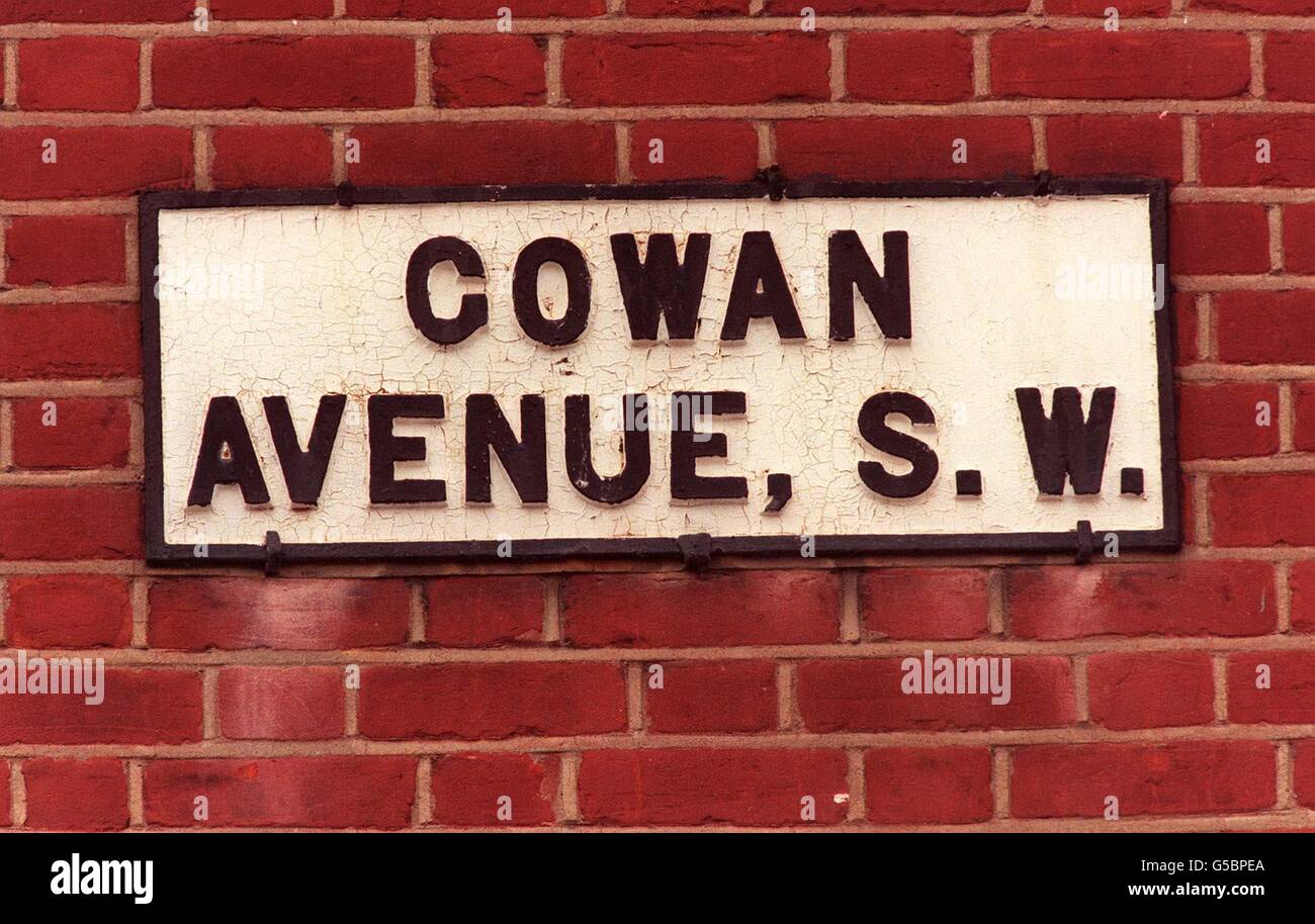 Fulham Dando road sign Stock Photo - Alamy