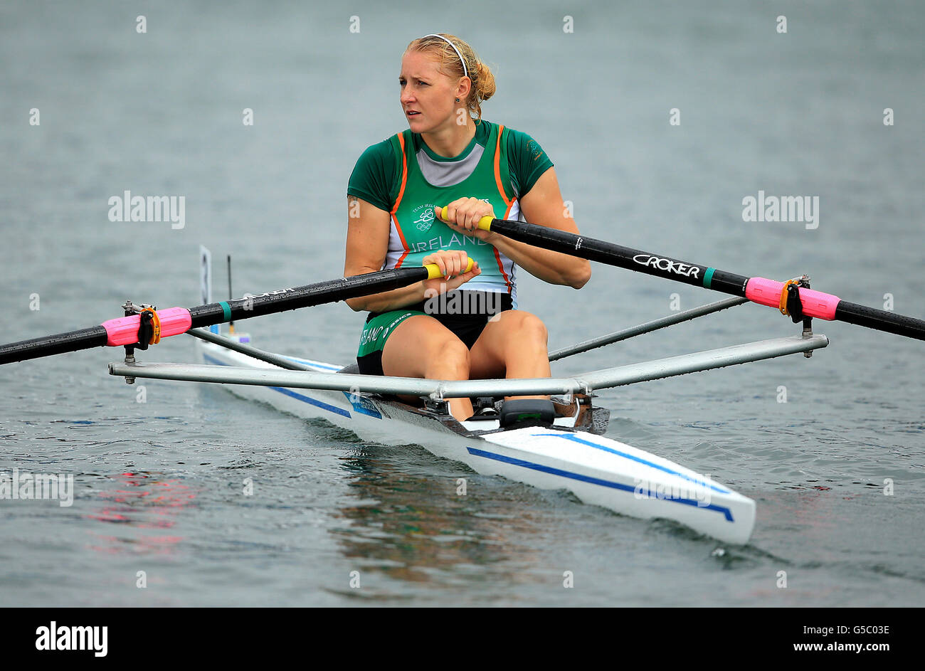 Humans Rowing Eight sculls hi-res stock photography and images - Alamy