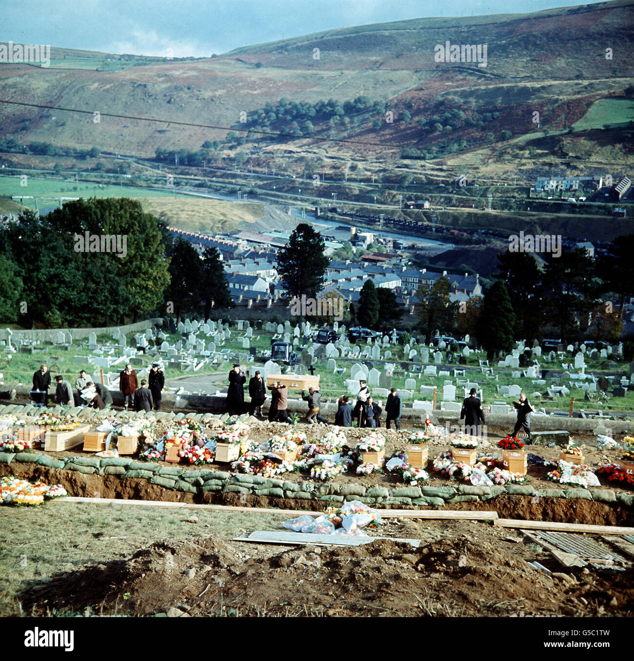 Aberfan disaster 1966 hi-res stock photography and images - Alamy