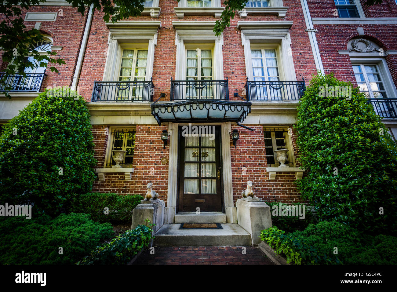 Washington dc apartment building hires stock photography and images
