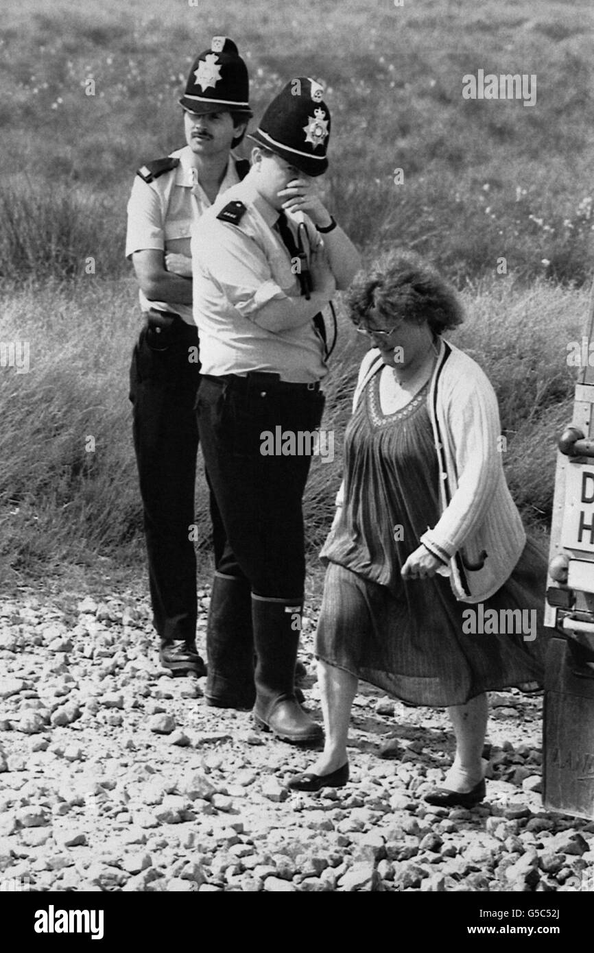 Winnie Johnson, the mother of 'Moors murderers' victim Keith Bennett who was 12 when he vanished in 1964 on Saddleworth Moor, searching with police for his burial site at Shiny Brook on the Moor. Stock Photo