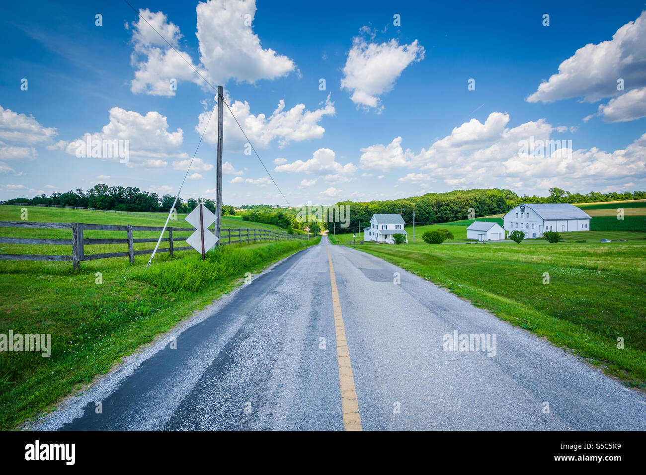 Rural county road hires stock photography and images Alamy