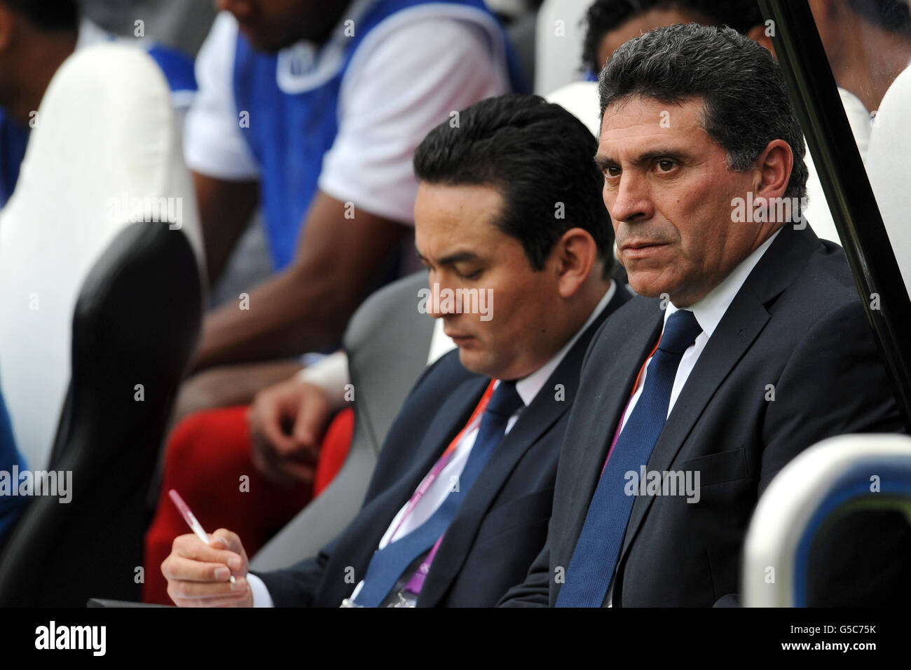 London Olympic Games - Day 8. Luis Suarez, Honduras head coach (right) Stock Photo