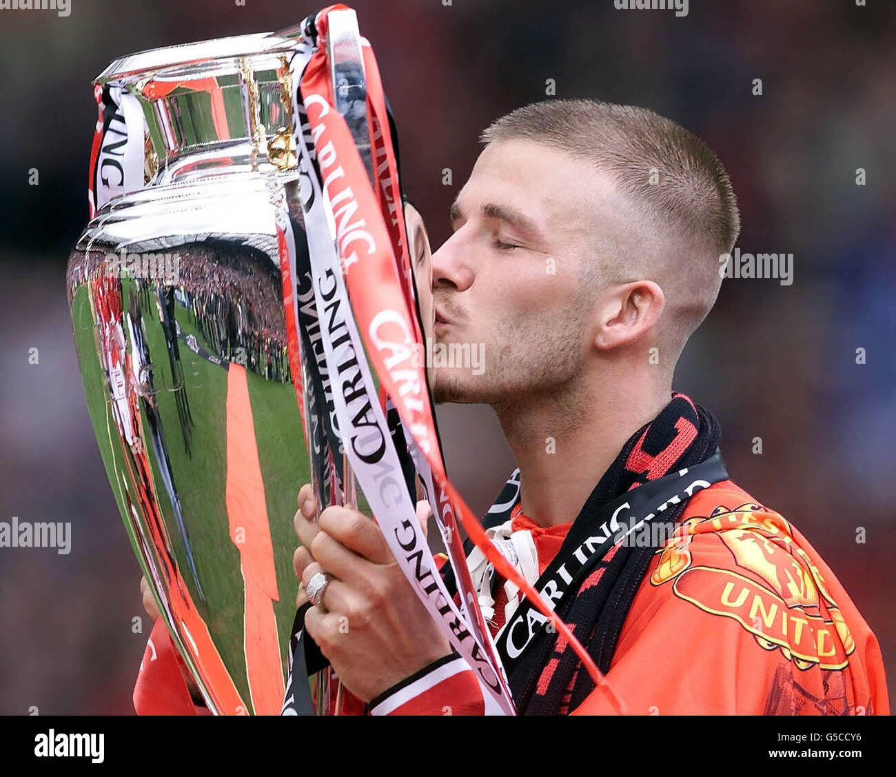 Manchester United's David Beckham kisses the FA Carling Premiership trophy after the FA Premiership match against Derby County at OId Trafford, Manchester. Stock Photo