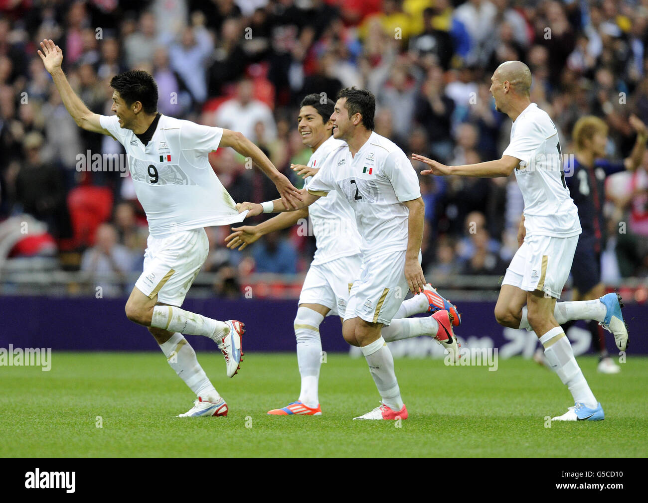 Mexico's Oribe Peralta (left) celebrates scoring a goal, during the Men's Football Semi-final at Wembley Stadium. Stock Photo