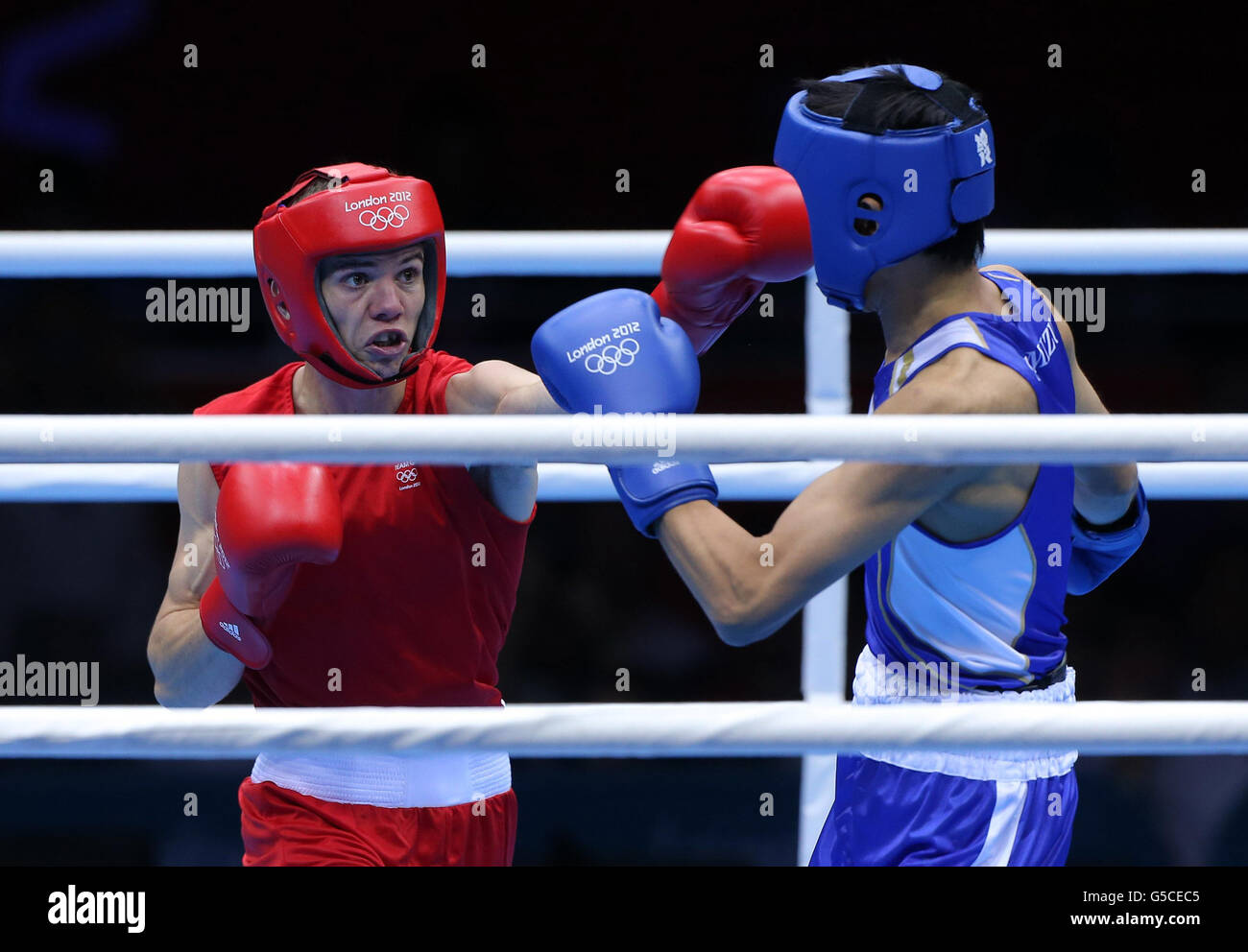 Great Britain's Luke Campbell (left) in action with Satoshi Shimizu in the Men's Bantam Semi Final on day fourteen of the Olympic Games at the ExCeL, London. RESS ASSOCIATION Photo. Picture date: Friday August 10, 2012. See PA story OLYMPICS Boxing. Photo credit should read: Nick Potts/PA Wire. Stock Photo