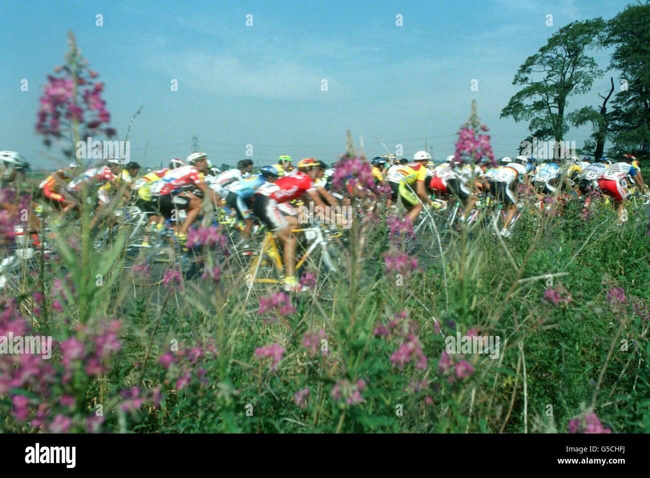 TOUR OF BRITAIN CYCLE RACE. COUNTRYSIDE VIEW OF THE RACE STAGE 3 Stock ...
