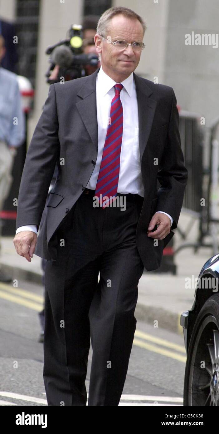 Lord archer leaves old bailey hi-res stock photography and images - Alamy