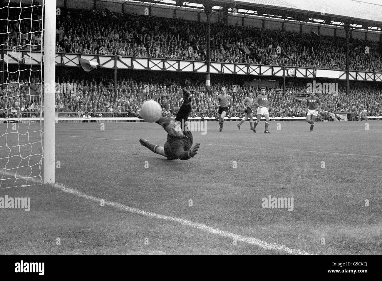 1966 World Cup Russia v Italy Stock Photo