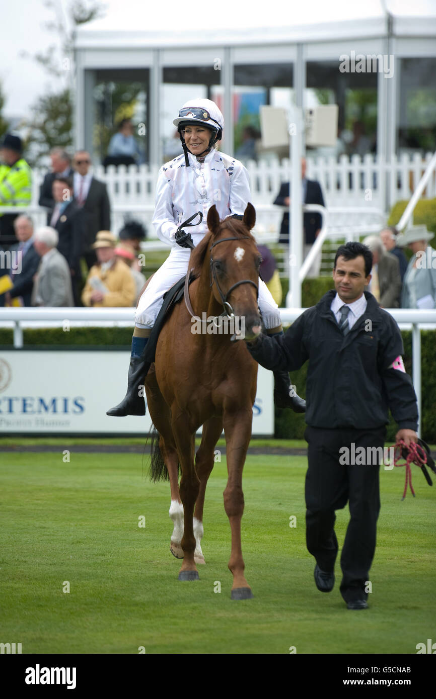 Horse emma spencer racing presenter hi-res stock photography and images ...