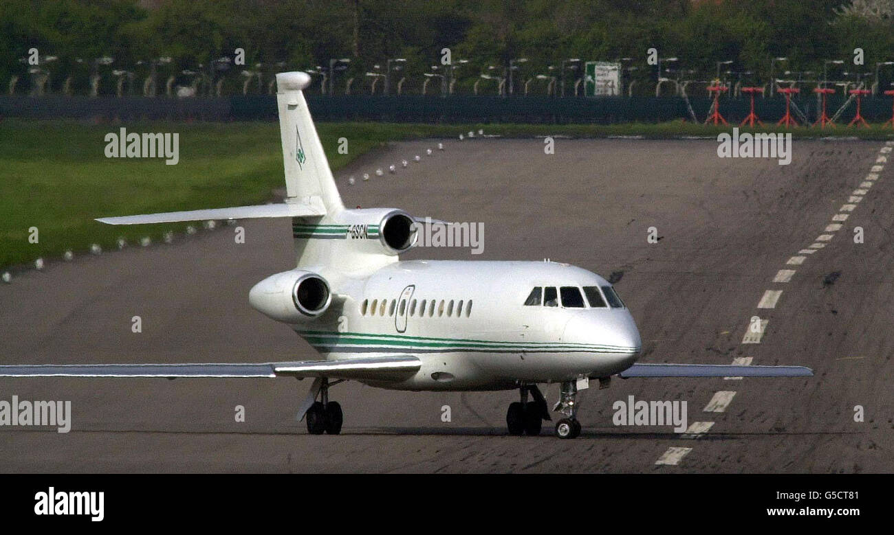 Robber Jet Great Train Robber Ronnie Biggs arrives at RAF Northolt in London as he ...