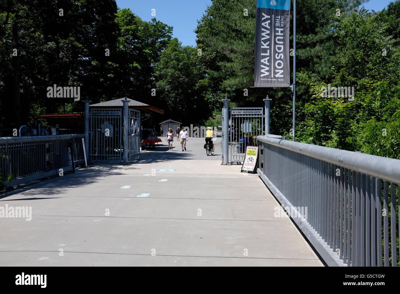 Pedestrian walkway over river hi-res stock photography and images - Alamy