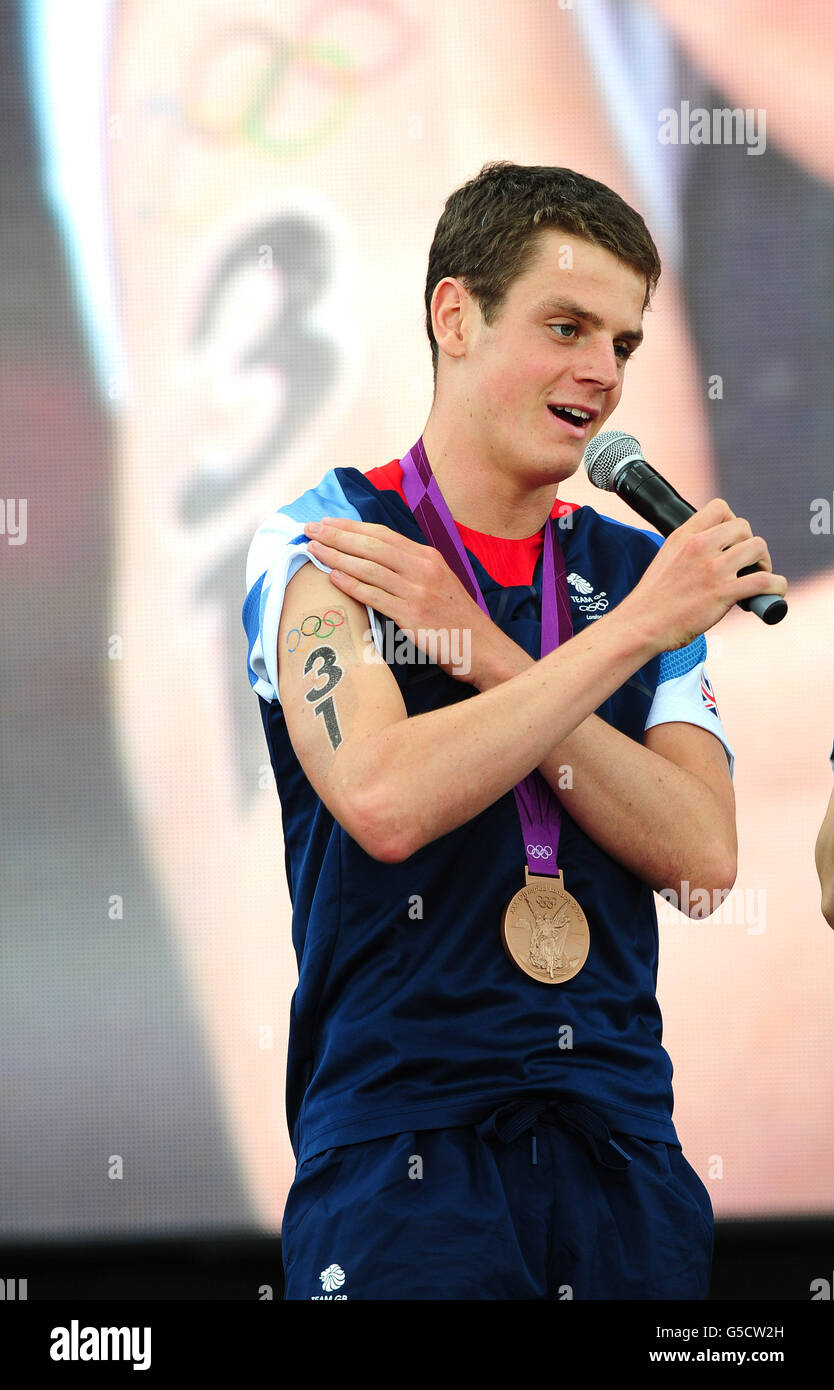 Jonny Brownlee shows off his bronze medal won in the Mens Triathlon at BT London Live, a series of outdoor concerts to celebrate the Olympic and Paralympic Games, at Hyde Park in London. Stock Photo