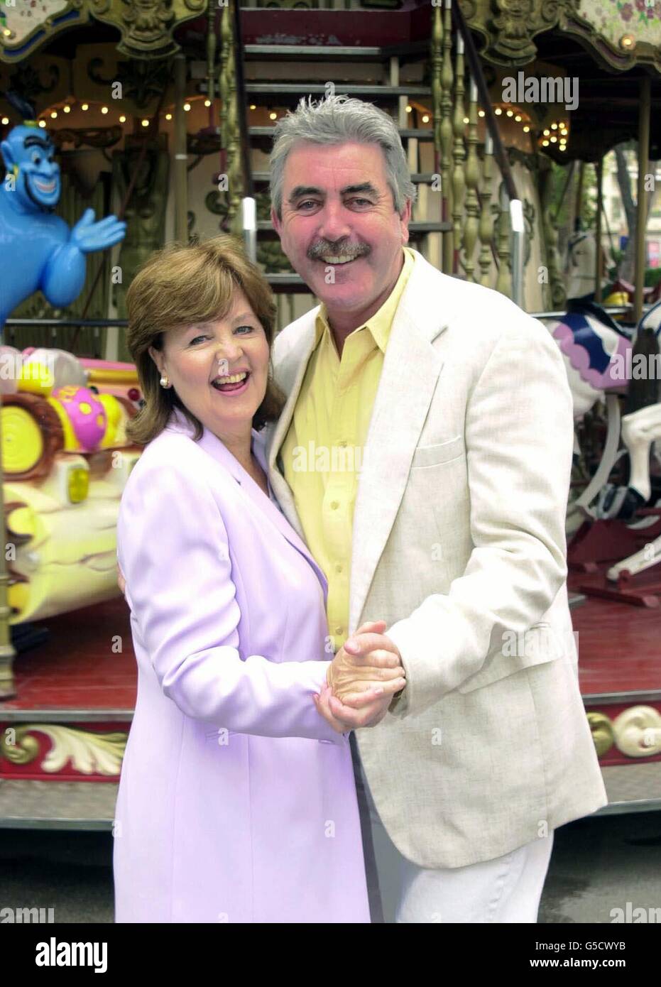 Actress Pauline Collins with her husband actor John Alderton at a photocall in Cannes, France, to promote the film, 'Mrs Caldicot's Cabbage War', at the film festival. Stock Photo