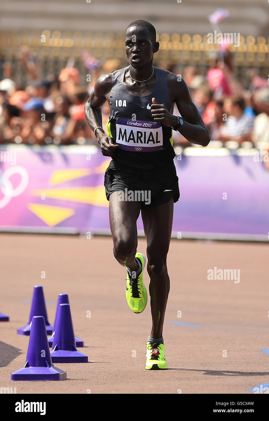 London Olympic Games - Day 16. Independent Olympic Athlete Guor Marial runs in the marathon in London Stock Photo