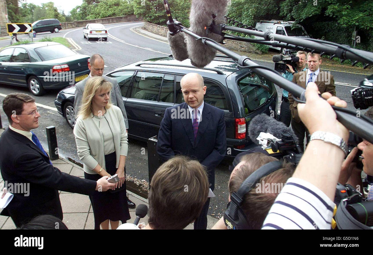 Tory leader William Hague (centre), accompanied by his wife Ffion, speaks to the media after having spoken to local farmers who have been affected by the foot-and-mouth crisis, during a meeting in the village of Croft, near Darlington. Stock Photo