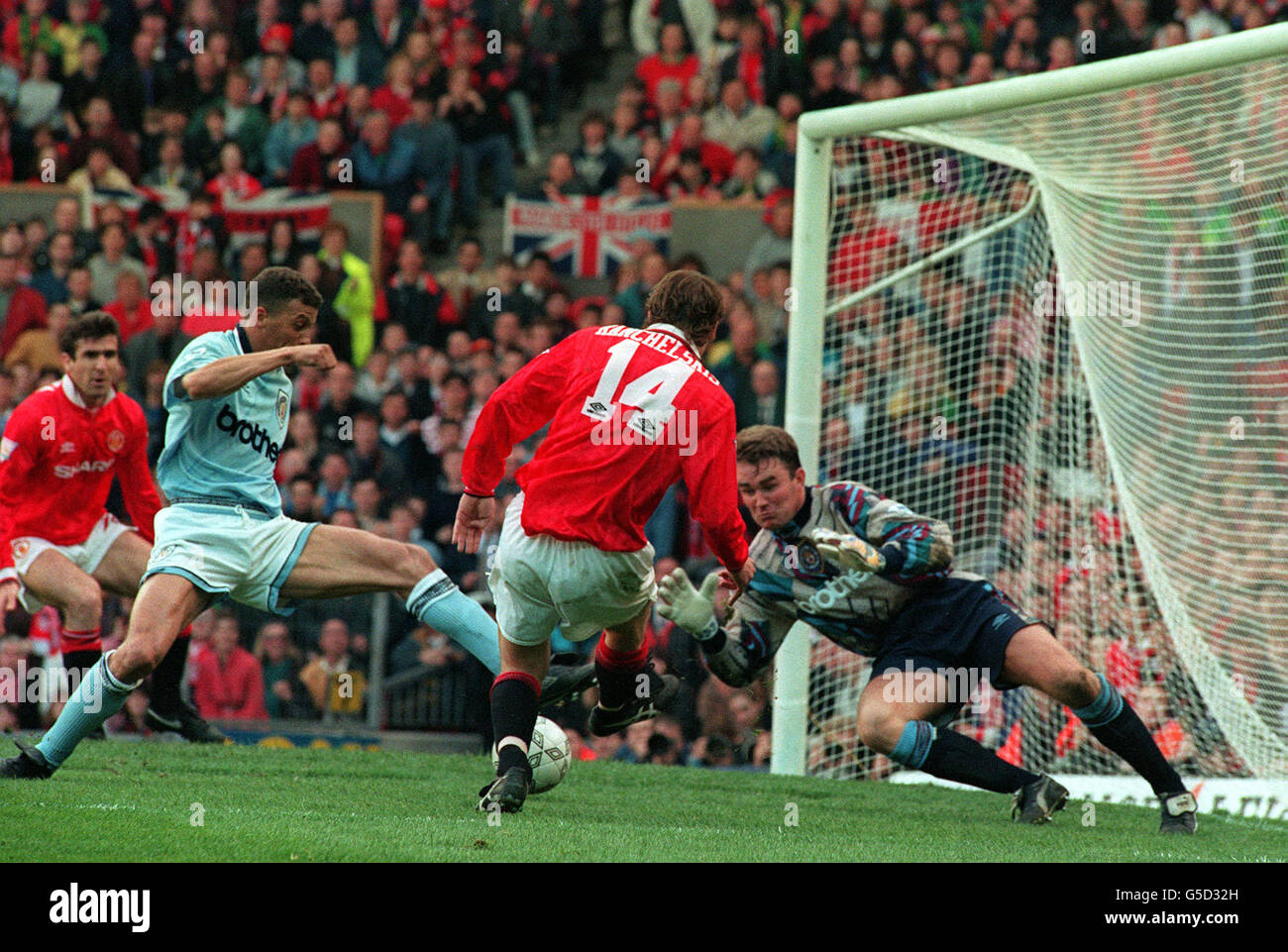Kanchelskis cantona hi-res stock photography and images - Alamy
