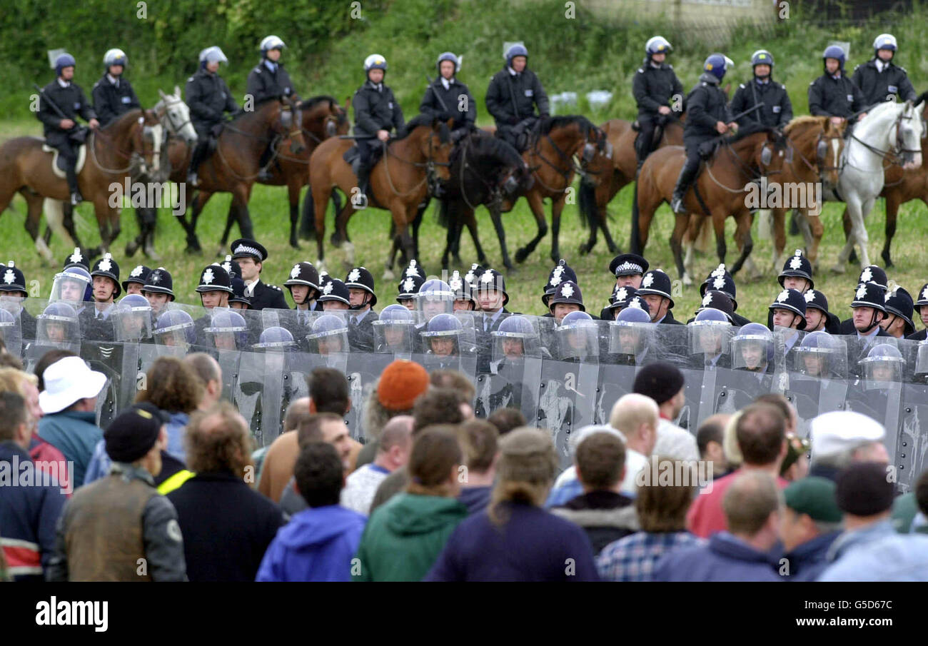 Actors recreate 'The Battle of Orgreave' near the South Yorkshire village. The Battle, one of the fiercest confrontations of the 1984-85 miners' strike, was recreated for a Channel 4 documentary. The event was staged on the eve of the 17th anniversary. * of the battle and the 1,000-strong cast playing the miners and police will include the sons of ex-miners who were originally there, and large numbers from re-enactment societies from across the UK. Stock Photo