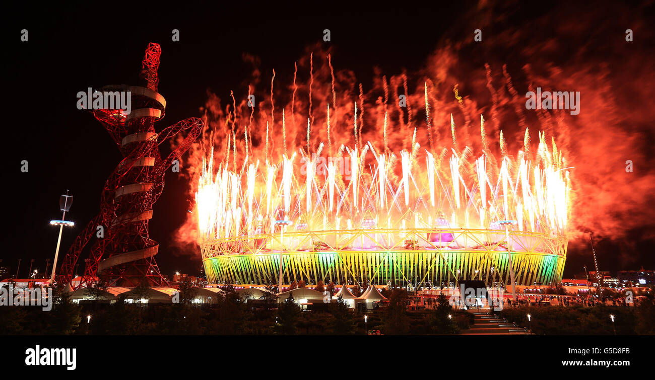 London Olympic Games - Day 16. Fireworks over the Olympic Stadium and Orbit the closing ceremony at the Olympic Park Stock Photo