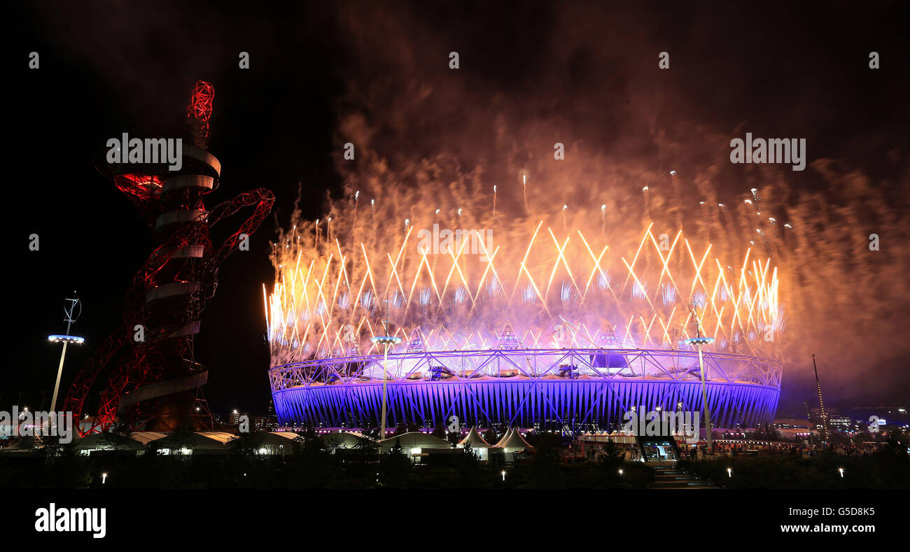 Fireworks over the Olympic Stadium and Orbit the closing ceremony at the Olympic Park Stock Photo