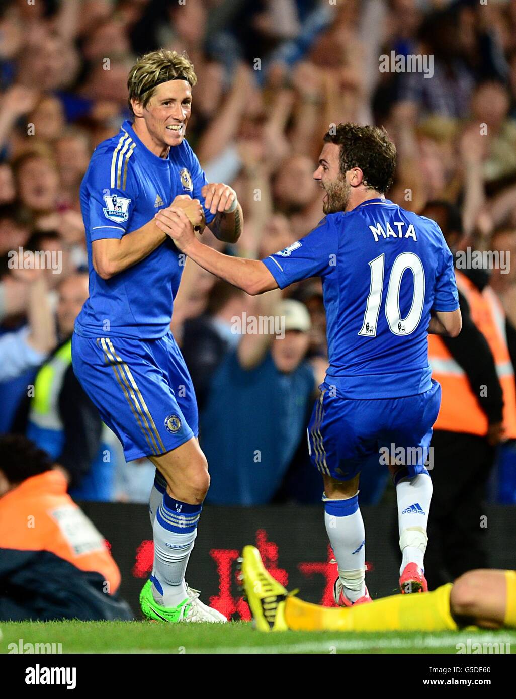 Soccer - Barclays Premier League - Chelsea v Reading - Stamford Bridge. Chelsea's Fernando Torres (left) celebrates with team-mate Juan Mata after scoring his side's third goal of the game Stock Photo