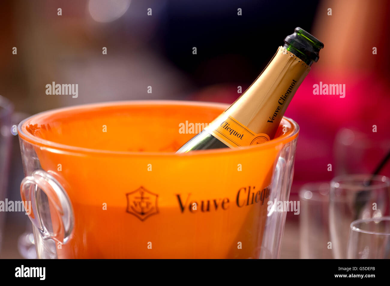 Typewriter Unfortunately Rise seau à champagne veuve clicquot moat Struggle dark