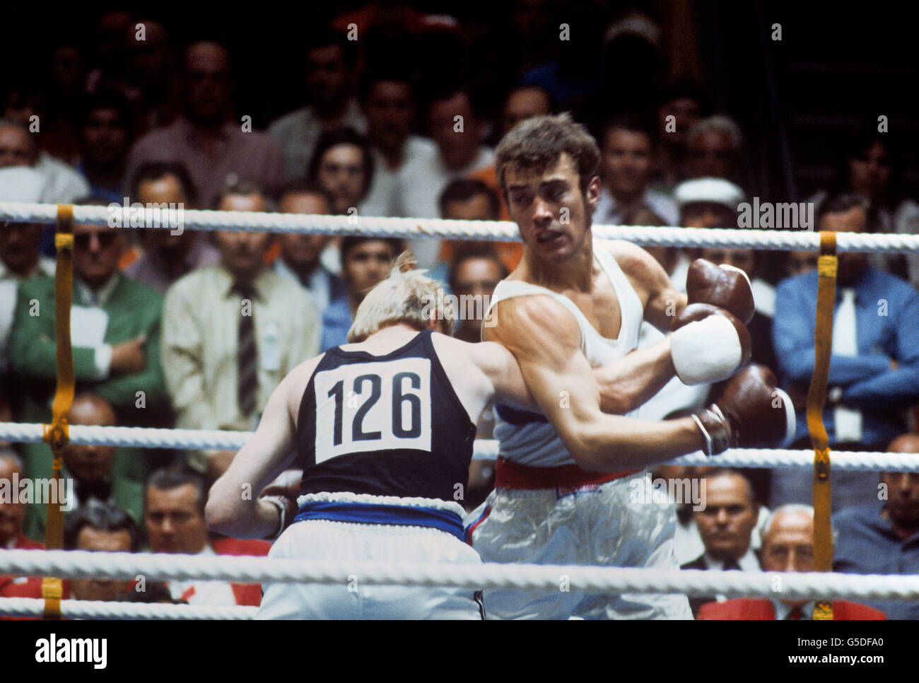 Boxing - Munich Olympic Games 1972 - Light Middleweight (71 kg) - Semi  Final - Dieter Kottysch v Alan Minter - Boxhalle Stock Photo - Alamy