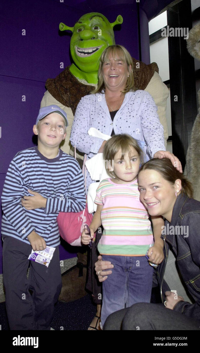 Actress Linda Robson, star of TV's Birds of a Feather, with her children (left-right) Louis, aged nine, Bobby, five, and Lauren aged 18, with the star of Shrek, the new animated film from the Dreamworks studio, at a celebrity screening in the Warner West End Cinema, London. Stock Photo