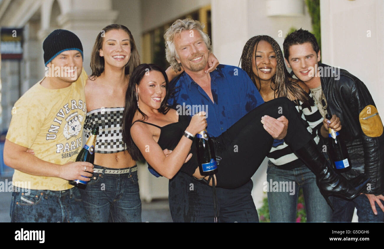 Virgin Boss Sir Richard Branson (c) poses with the latest signings to his V2 record label, Liberty (from l) Kevin Simm, 20, from Leyland, Lancs, Michelle Heaton, 21 from Newcastle, Jessica Taylor, 20, from Preston Kelli Young, 19 from Derby and Tony Lundon during a photocall in Covent Garden. Stock Photo