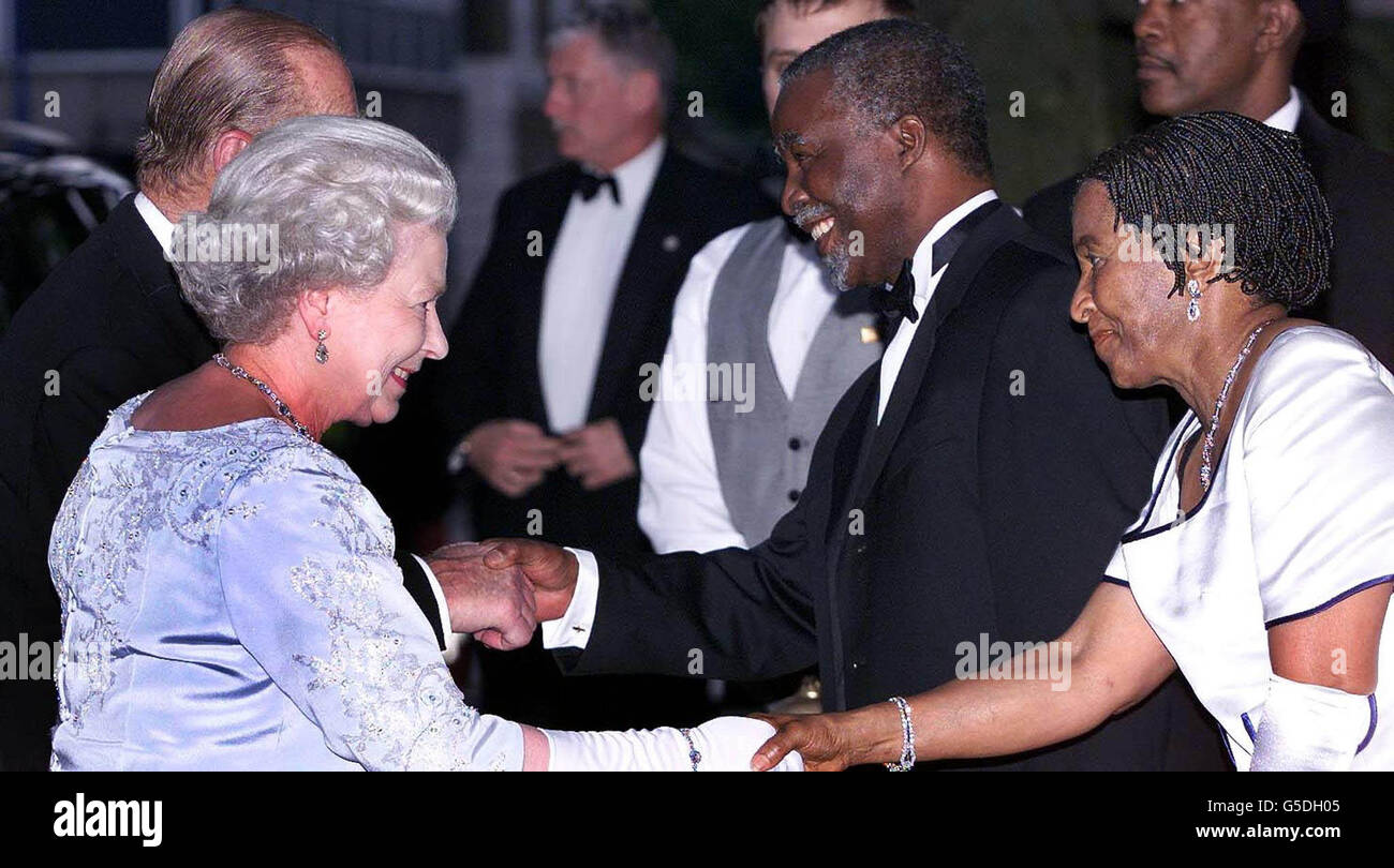 President Thabo Mbeki (2nd right) of South Africa and his wife Govan Mbeki (right) greet Britain's Queen Elizabeth II and the Duke of Edinburgh as they arrive for a return banquet in honour of Queen Elizabeth. * ... and other members of the Royal family at the Landmark Hotel in London. Stock Photo