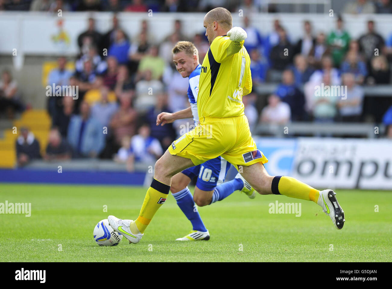 Bristol Rovers Eliot Richards and Morecambe's goalkeeper Barry Roche in action during the npower Football League Two match at the Memorial Stadium, Bristol. Stock Photo