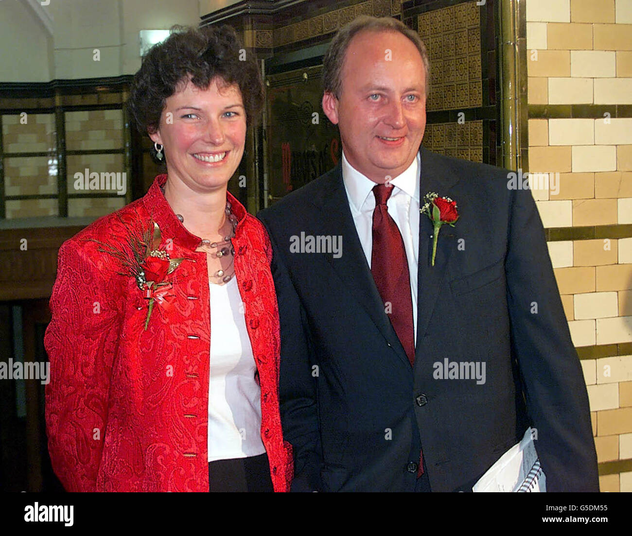 Labour's Shaun Woodward arrives at St Helens Town Hall with wife