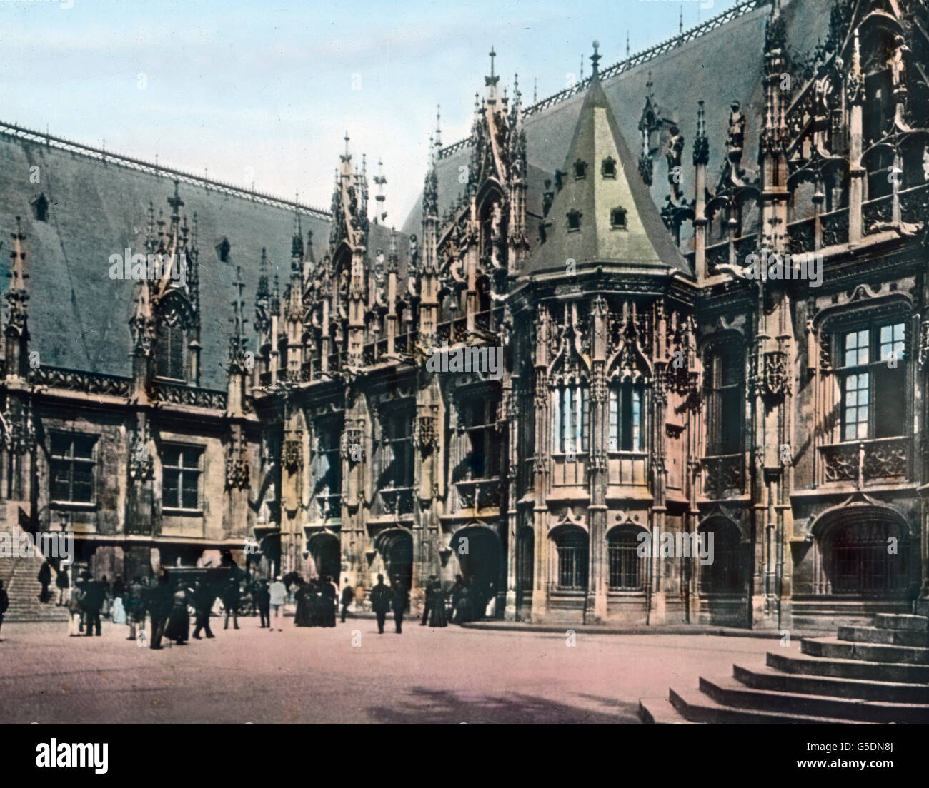 Der Innenhof Des Justizpalastes In Rouen Im Norden Von Frankreich Stock Photo Alamy