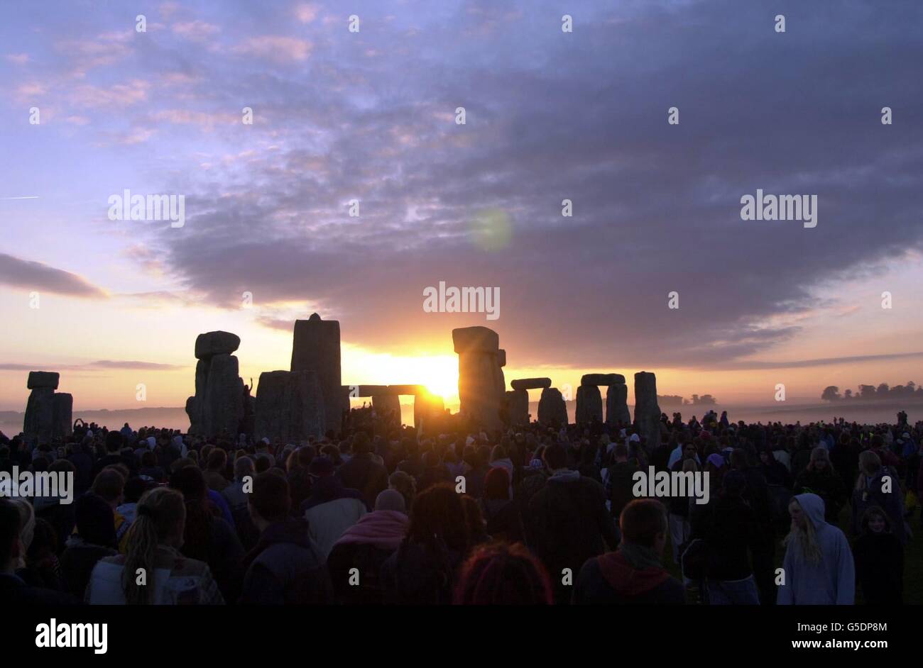 Stonehenge solstice sunrise Stock Photo Alamy