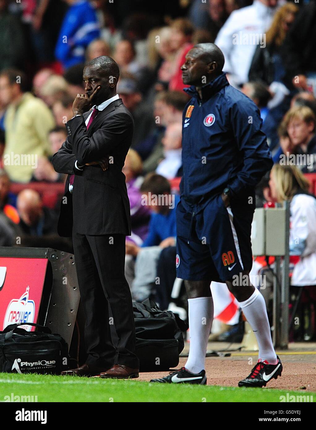 Soccer - npower Football League Championship - Charlton Athletic v Crystal Palace - The Valley. Charlton Athletic manager Chris Powell stood on the touchline with assistant manager Alex Dyer (right) Stock Photo