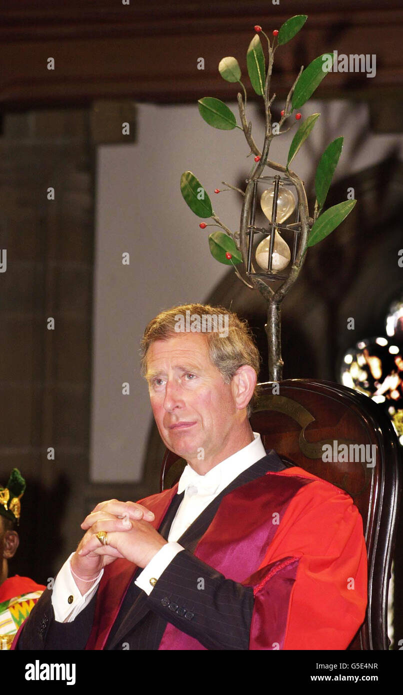 Royle Robe Royal robes sits hi-res stock photography and images - Alamy