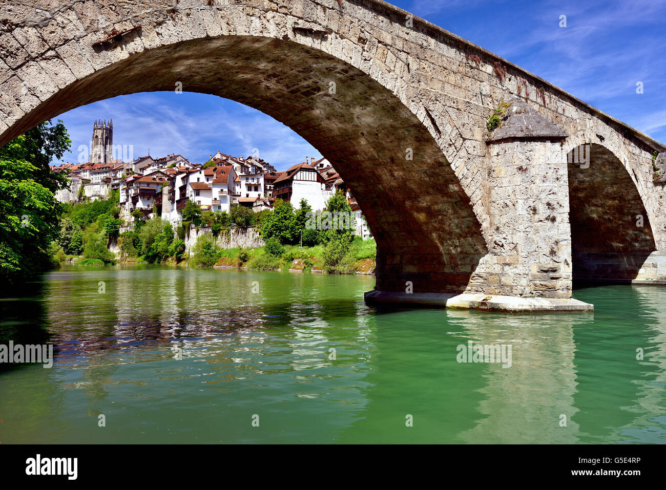 Mittlere Brücke, Pont du Milieu or Middle Bridge and historic centre, Fribourg, Canton of Fribourg, Switzerland Stock Photo