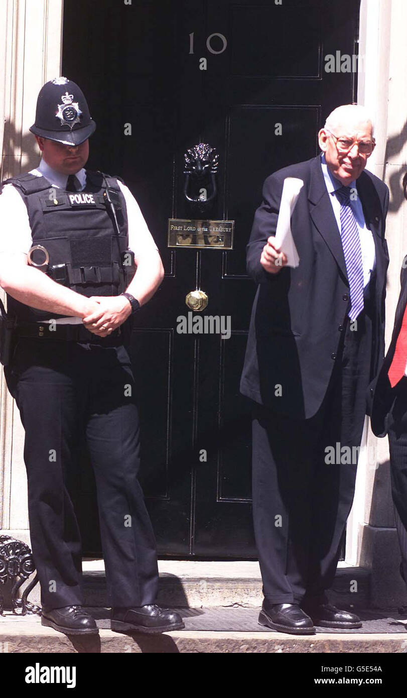 Reverand Ian Paisley, leader of the Democratic Unionist Party, arrives at Downing Steet, London, where a DUP delegation is meeting Prime Minister Tony Blair. Stock Photo